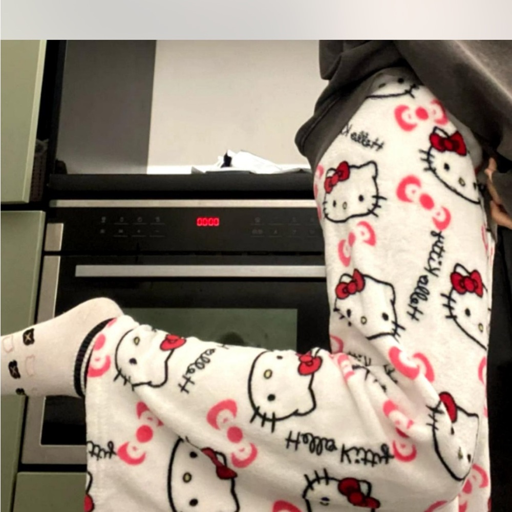 Size Small Hello Kitty White Pyjamas and Black Casual Tank Top - Picture 2 of 11